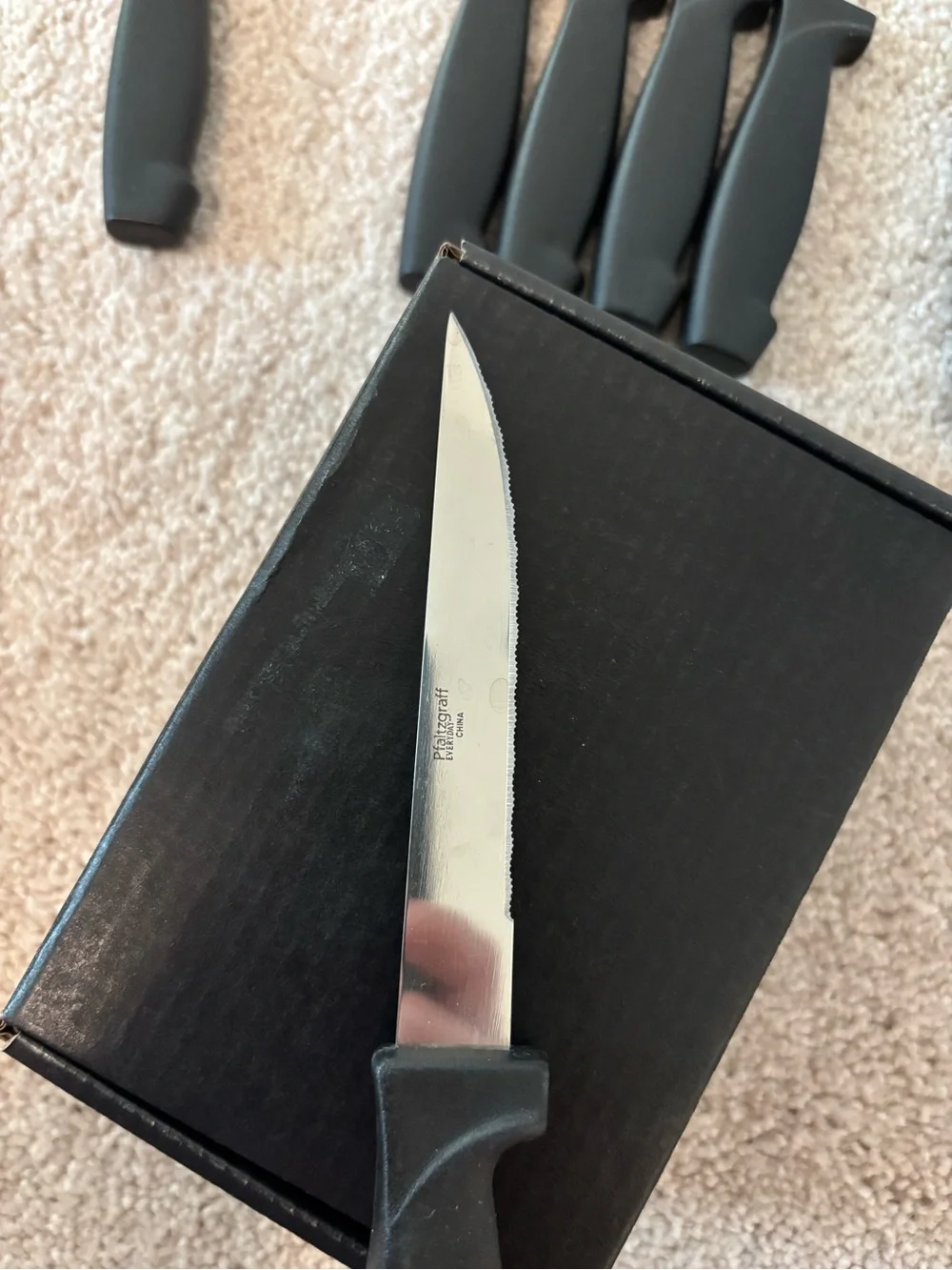 Pfaltzgraff knife set (8)